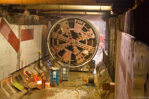 Voorzijde tunnelboor boorkop in ondergrondse tunnel